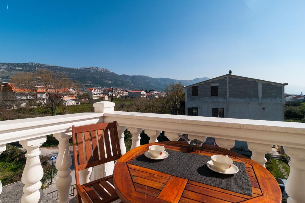 Apartments Corana Kaštela Kültér fotó