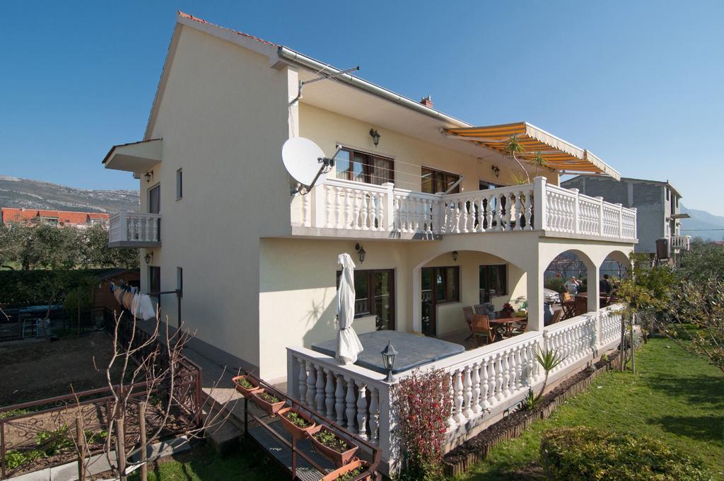Apartments Corana Kaštela Kültér fotó