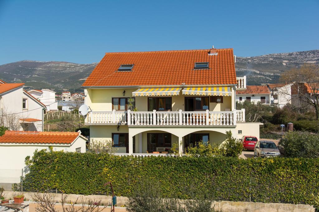 Apartments Corana Kaštela Kültér fotó