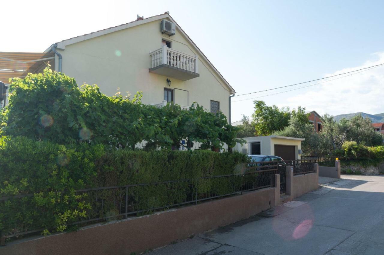 Apartments Corana Kaštela Kültér fotó