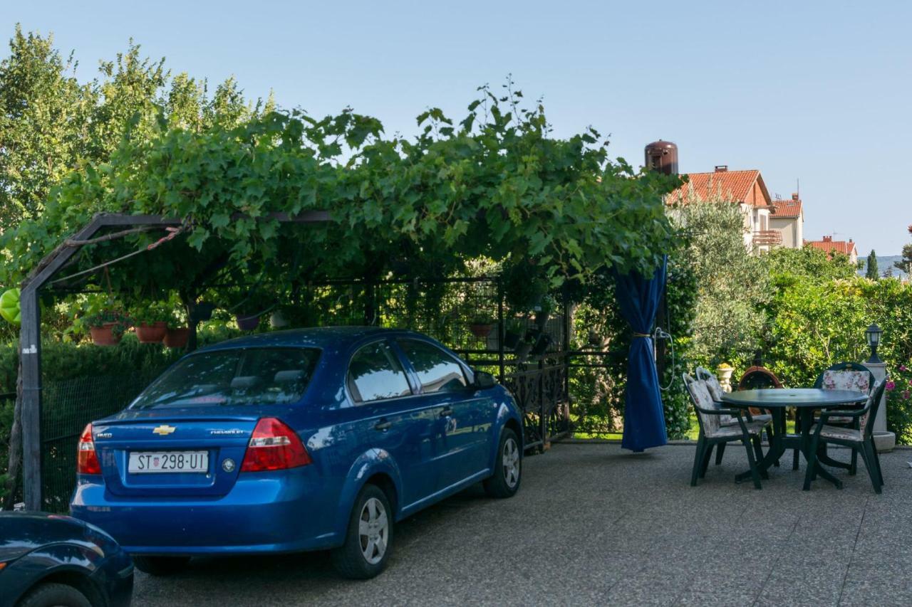 Apartments Corana Kaštela Kültér fotó